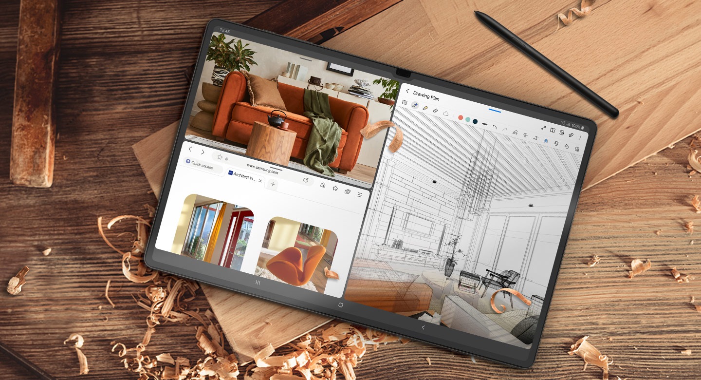 Galaxy Tab S9 Ultra diletakkan pada permukaan kayu di sebuah bengkel dengan S Pen di sebelahnya. Layarnya terbagi menjadi tiga jendela dengan beberapa gambar furnitur terbuka di peramban web dan aplikasi Samsung Notes.