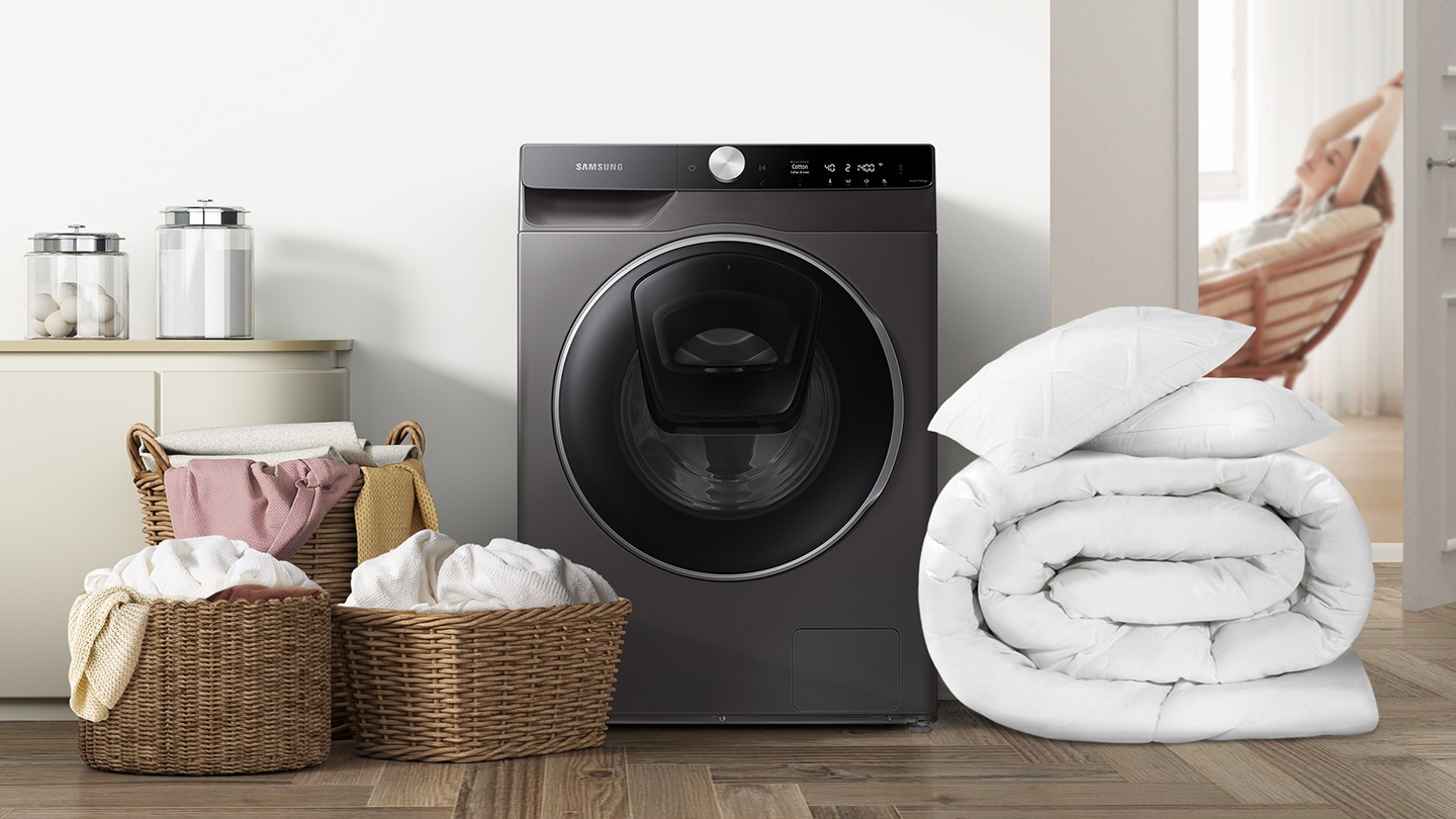 Around the WW7800T, there are three laundry baskets, a blanket and two pillows, which weigh about 13 kilograms.