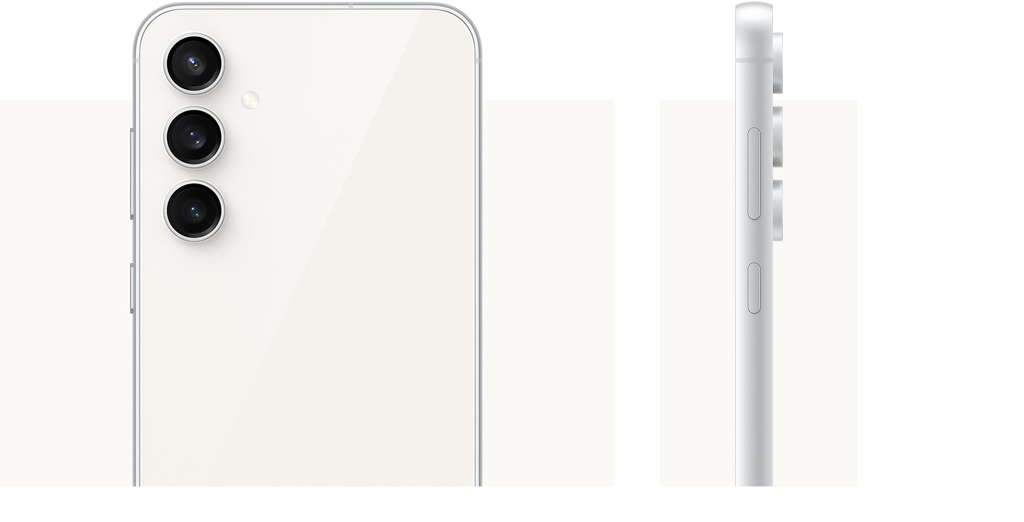 Dua perangkat Galaxy S23 FE berwarna Cream. Satu perangkat berdiri dan menunjukkan bagian belakangnya. Perangkat lainnya menghadap samping untuk menunjukkan desain kamera melayang.