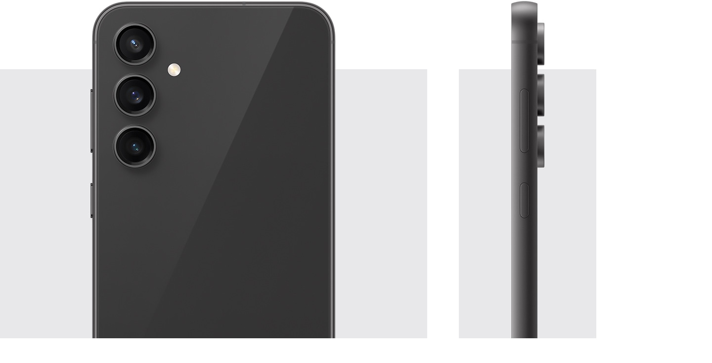 Dua perangkat Galaxy S23 FE berwarna Graphite. Satu perangkat berdiri dan menunjukkan bagian belakangnya. Perangkat lainnya menghadap samping untuk menunjukkan desain kamera melayang.