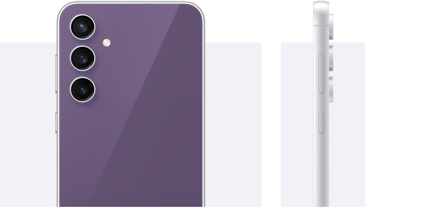 Dua perangkat Galaxy S23 FE berwarna Purple. Satu perangkat berdiri dan menunjukkan bagian belakangnya. Perangkat lainnya menghadap samping untuk menunjukkan desain kamera melayang.