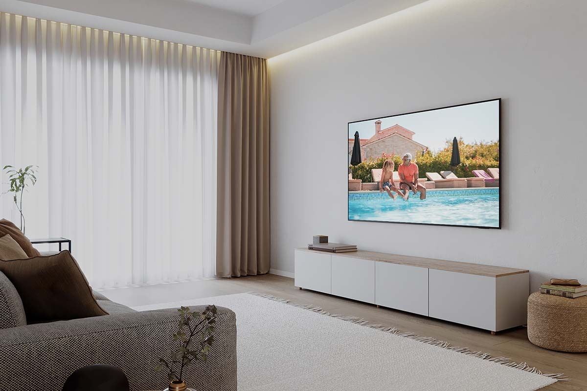 Crystal UHD DU8000 is displaying picture with swimming pool in the living room.