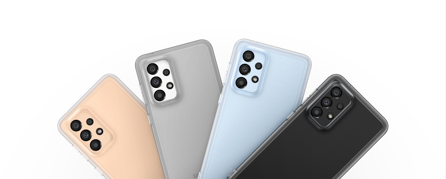 Četiri Galaxy A33 5G s mekim prozirnim poklopcima raspoređena su po redu.  S lijeva na desno nalazi se Transparent Cover na pametnom telefonu breskve, Black Tint Cover na bijelom pametnom telefonu, Transparent Cover na plavom pametnom telefonu i Black Tint Cover na crnom pametnom telefonu.