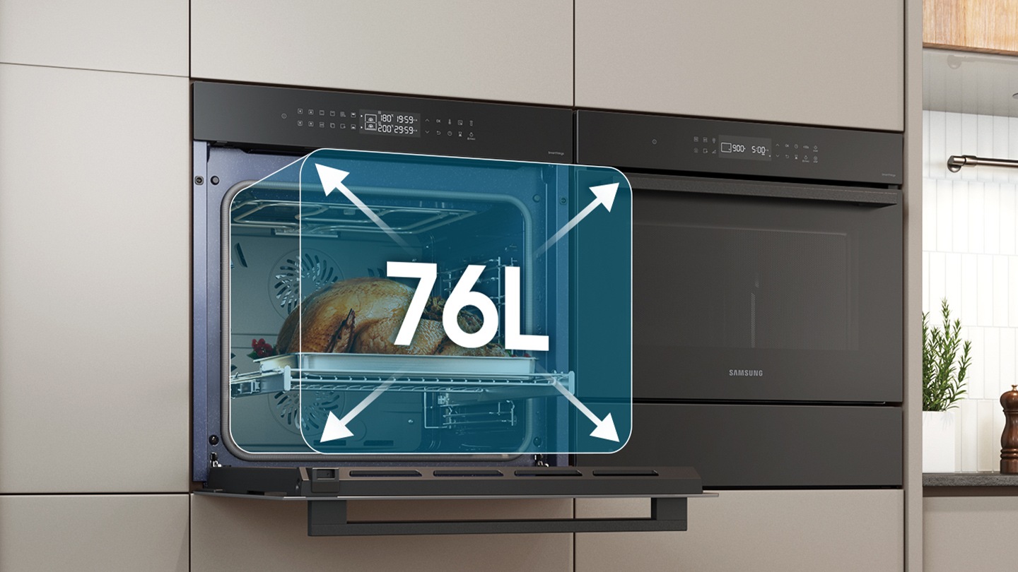 Shows a large turkey cooking inside the spacious oven with arrows illustrating its 76 litre capacity.