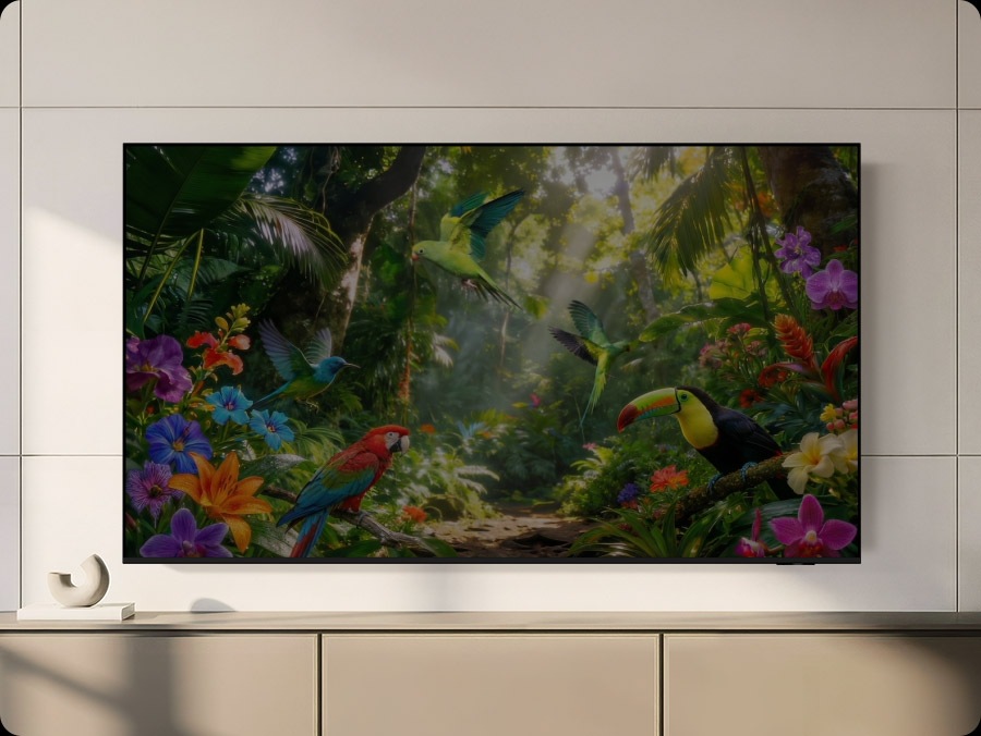 A Samsung TV displays a jungle scene. It looks a bit dull until several points are detected and then enhanced thanks to Color Booster. The result is an amazingly vibrant picture with all the colors of the flowers and birds clearly standing out.