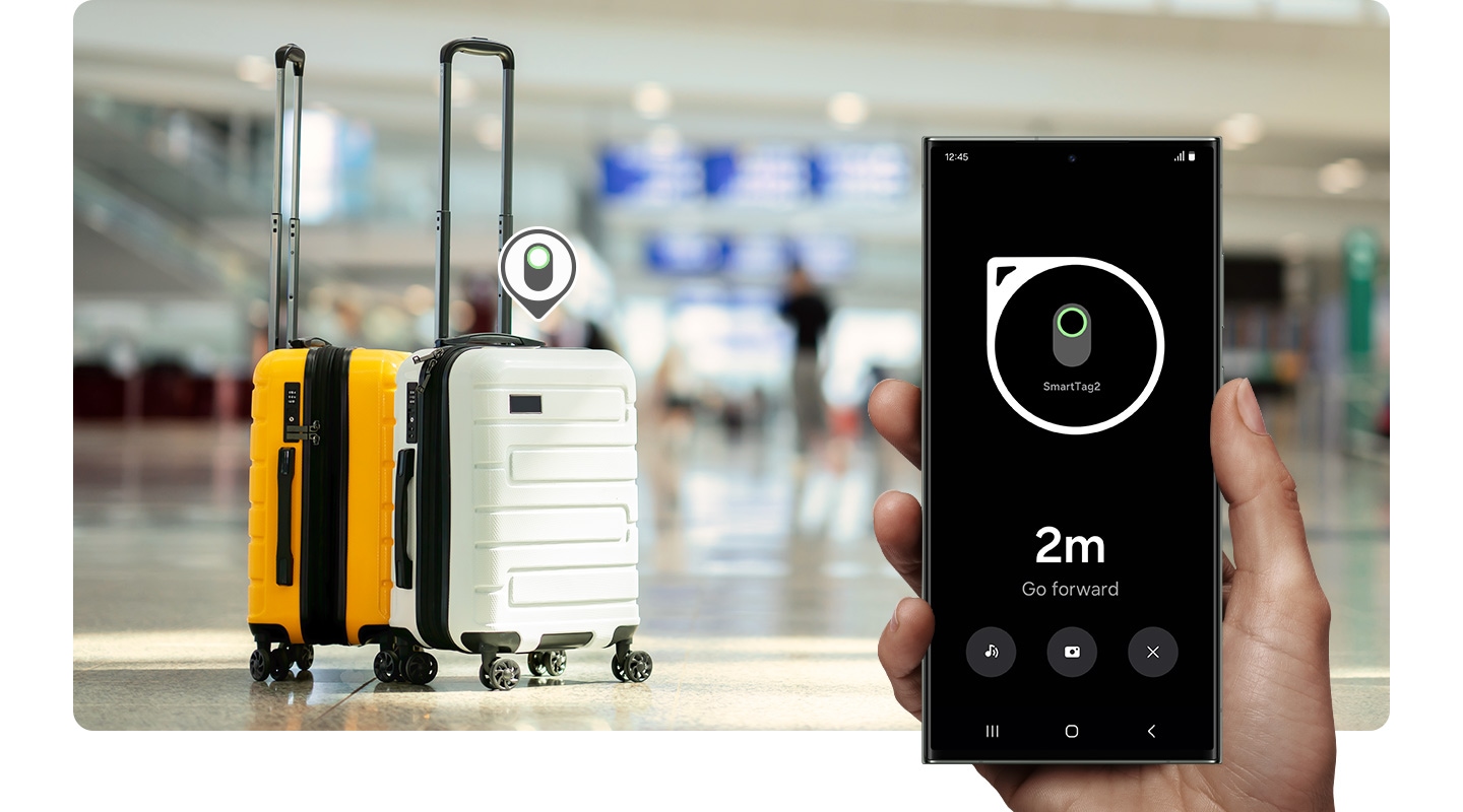 In the background, two suitcases are seen in an airport. Hovering above one of the suitcases is the SmartTag2 icon. In the foreground, a hand holding a Galaxy smartphone device shows directions to the Galaxy SmartTag2 device in Compass View.