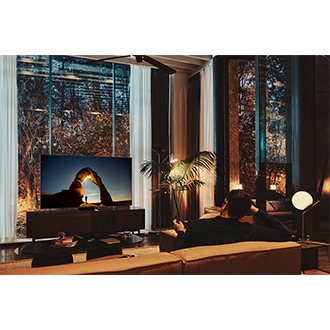 Samsung Neo QLED QN700B with Neural Quantum Processor Lite 8K is showing the clear picture