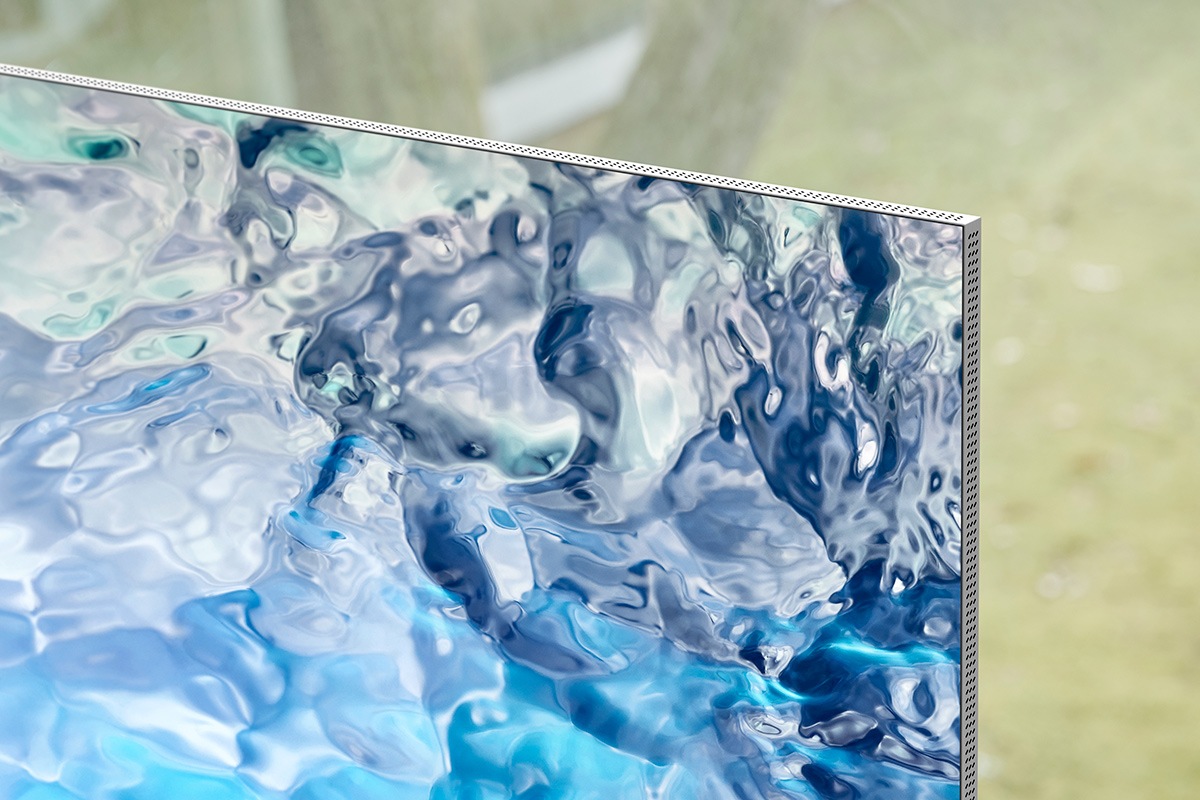 Samsung QLED 8K QN900B has almost seamless TV bezel called Infinity screen