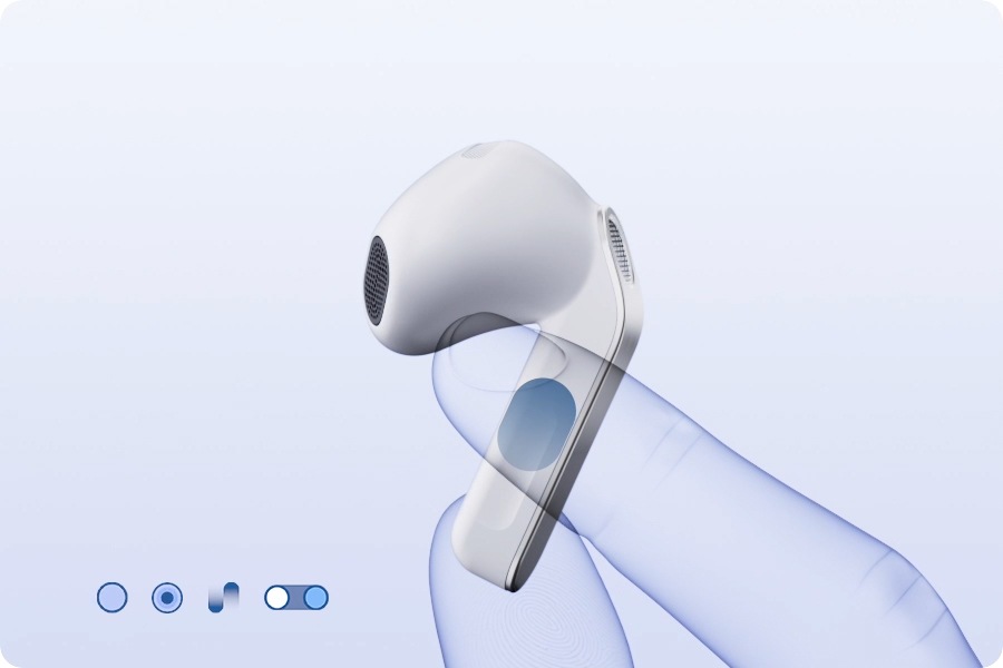 אצבעות צובטות ומחליקות על הלהב של אוזניית Galaxy Buds4 בודדת בצבע לבן, ומדגימות כמה קל ונוח להשתמש בתכונה Pinch Control. לידן מופיעים סמלים שמציינים את פעולות ה-Pinch Control: צביטה אחת, צביטה כפולה, החלקה, צביטה ממושכת.