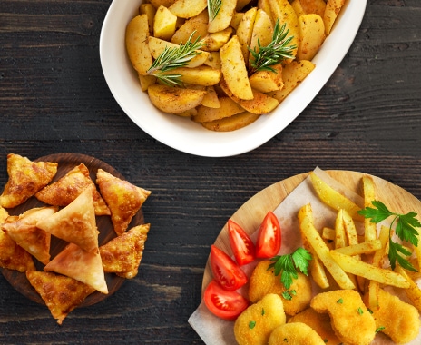 Shows potato wedges, chicken nuggets with fries and samosas that have been fried in a small amount of oil using Slim Fry™.