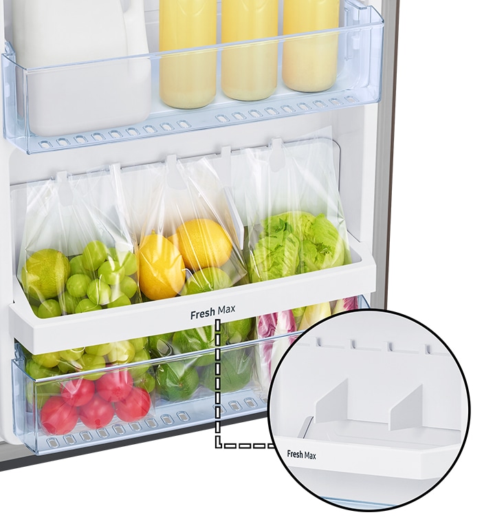 Small bags full of fruits and vegies are hung on the top hook of Fresh max. Special divider can store the bottle safely.