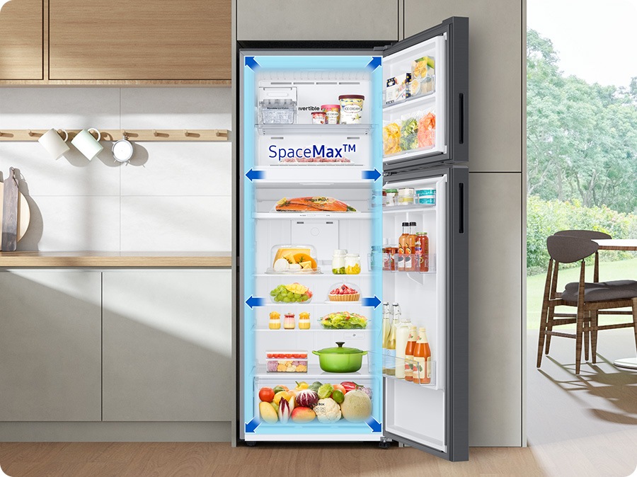 The door of the refrigerator is open. SpaceMax™ from inside to outside of the product is indicated by an arrow.