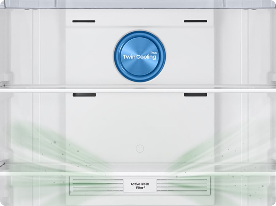 The new Active Fresh Filter with integrated duct is built into the middle of the fridge. The built-in Active Fresh Filter eliminates bacteria and allows fresh air to flow through the front and side outlets, keeping the interior clean and purified.