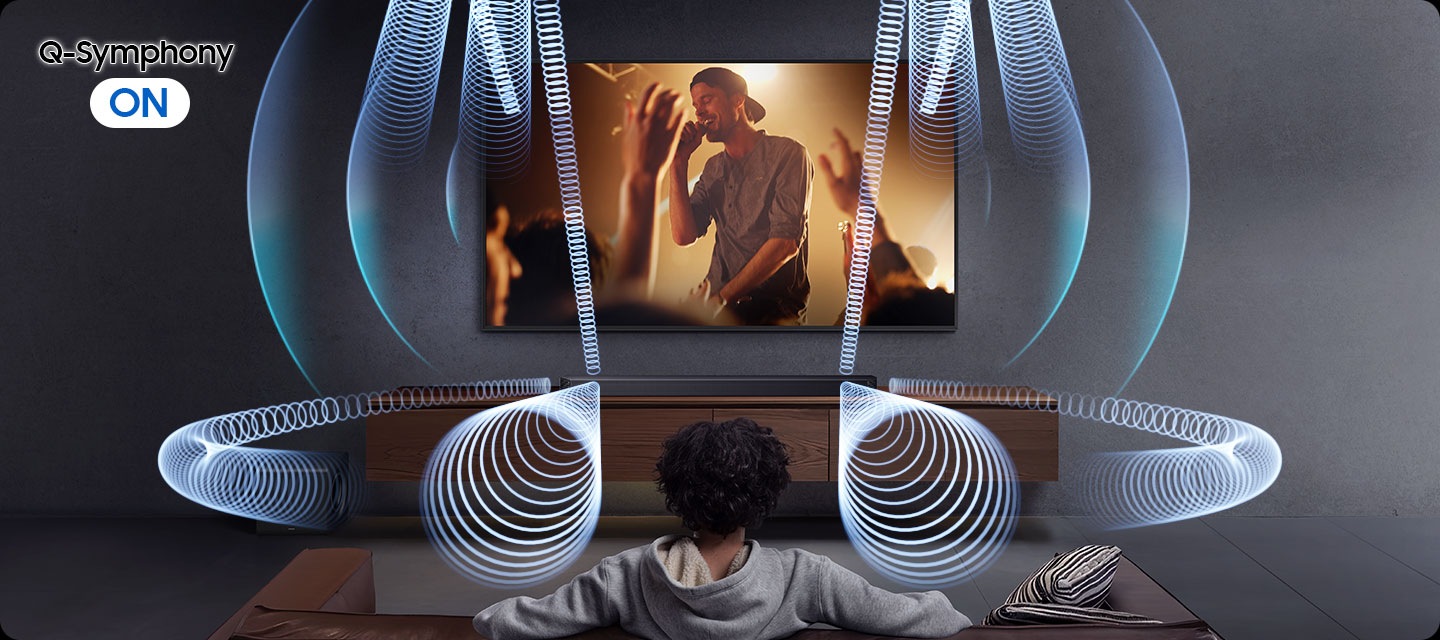 Man watches TV in living room with a soundbar and subwoofer. The screen depicts lively concert scene. With Q-Symphony OFF sound waves emanate from the soundbar in different directions. With Q-Symphony ON, sound waves also emanate from the TV, indicating that soundbar and TV play sound together.