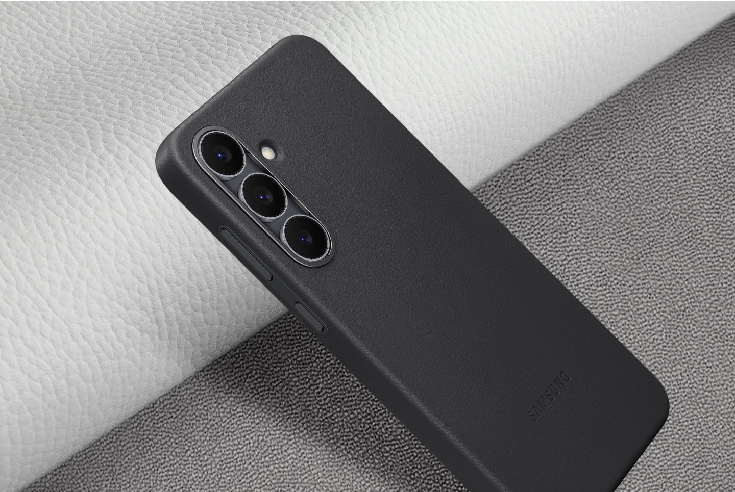 A diagonally placed Kindsuit Case is shown in Black.