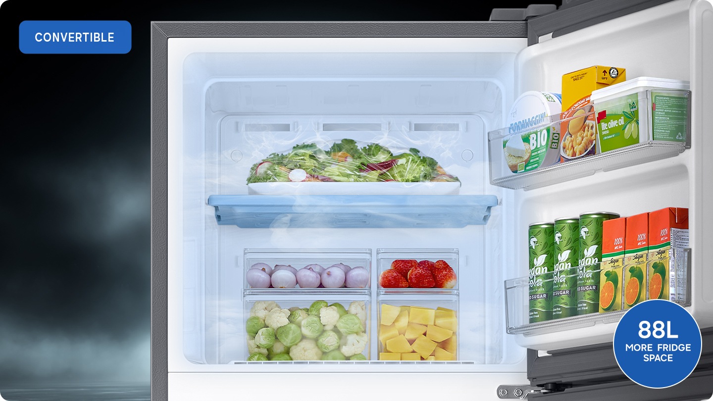 The freezer, which was storing ice cream and ice in normal mode, is converted into a fridge where vegetables and fruits are kept fresh. With the 2-in-1 Smart Conversion function, it provides more fridge space of up to 88L.