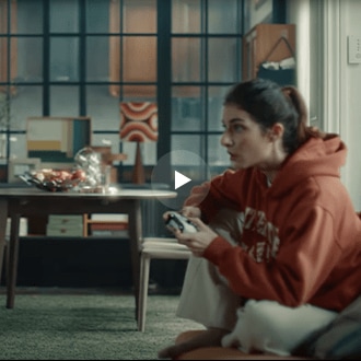 Samsung agents invite you to upscale your life with Neo QLED 8K and its powerful NQ8 AI Gen3 Processor.