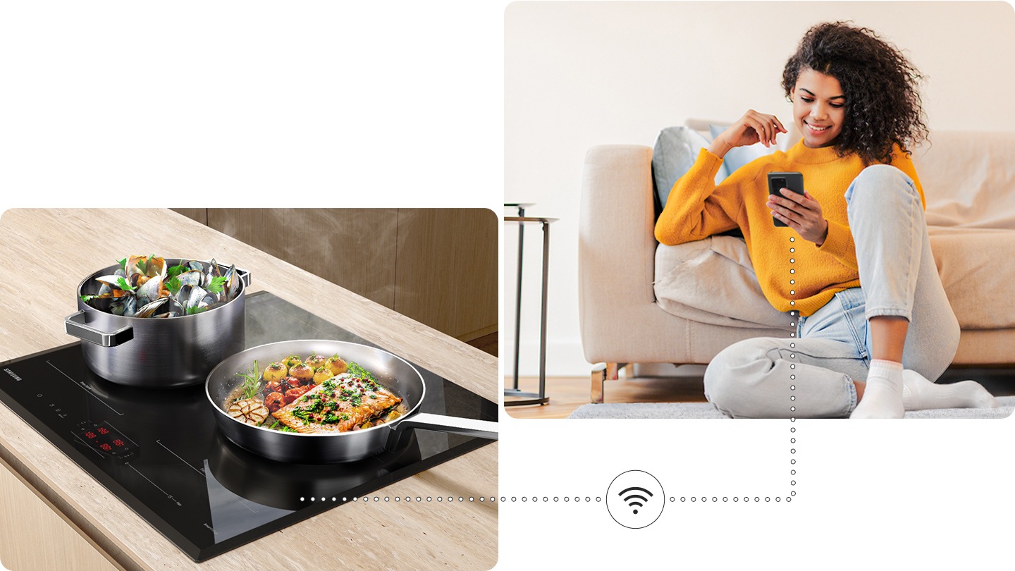 Due pentole con cibo delizioso stanno bollendo sul piano cottura e una donna sta monitorando lo stato del piano cottura da remoto vicino al divano tramite l'app SmartThings sul suo smartphone.