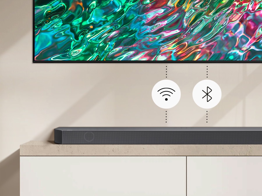 Suono riprodotto tramite soundbar collegata alla TV con Wi-Fi e Bluetooth.