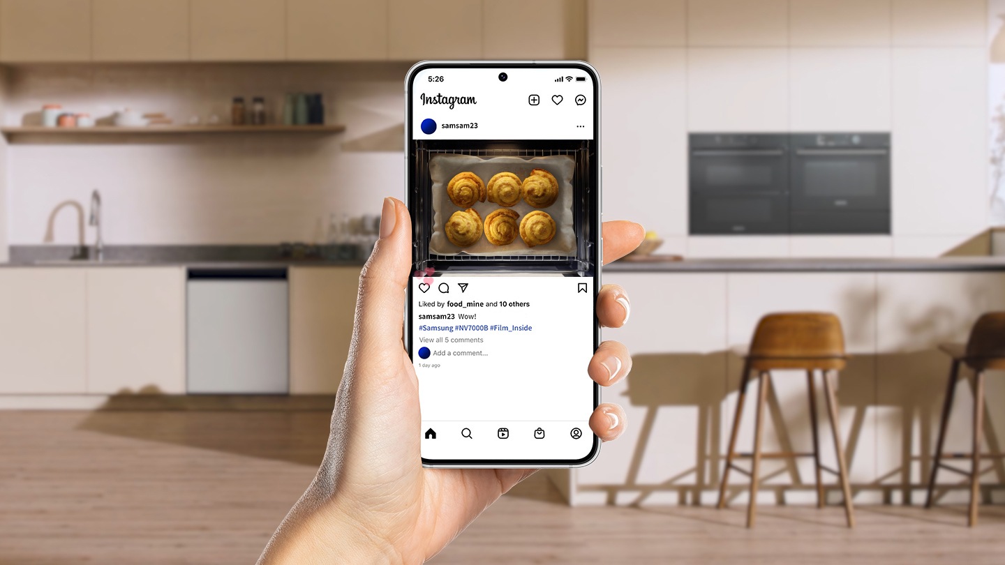 Mostra un breve video clip di torte in cottura, che è stato condiviso sul sito di social media Instagram.
