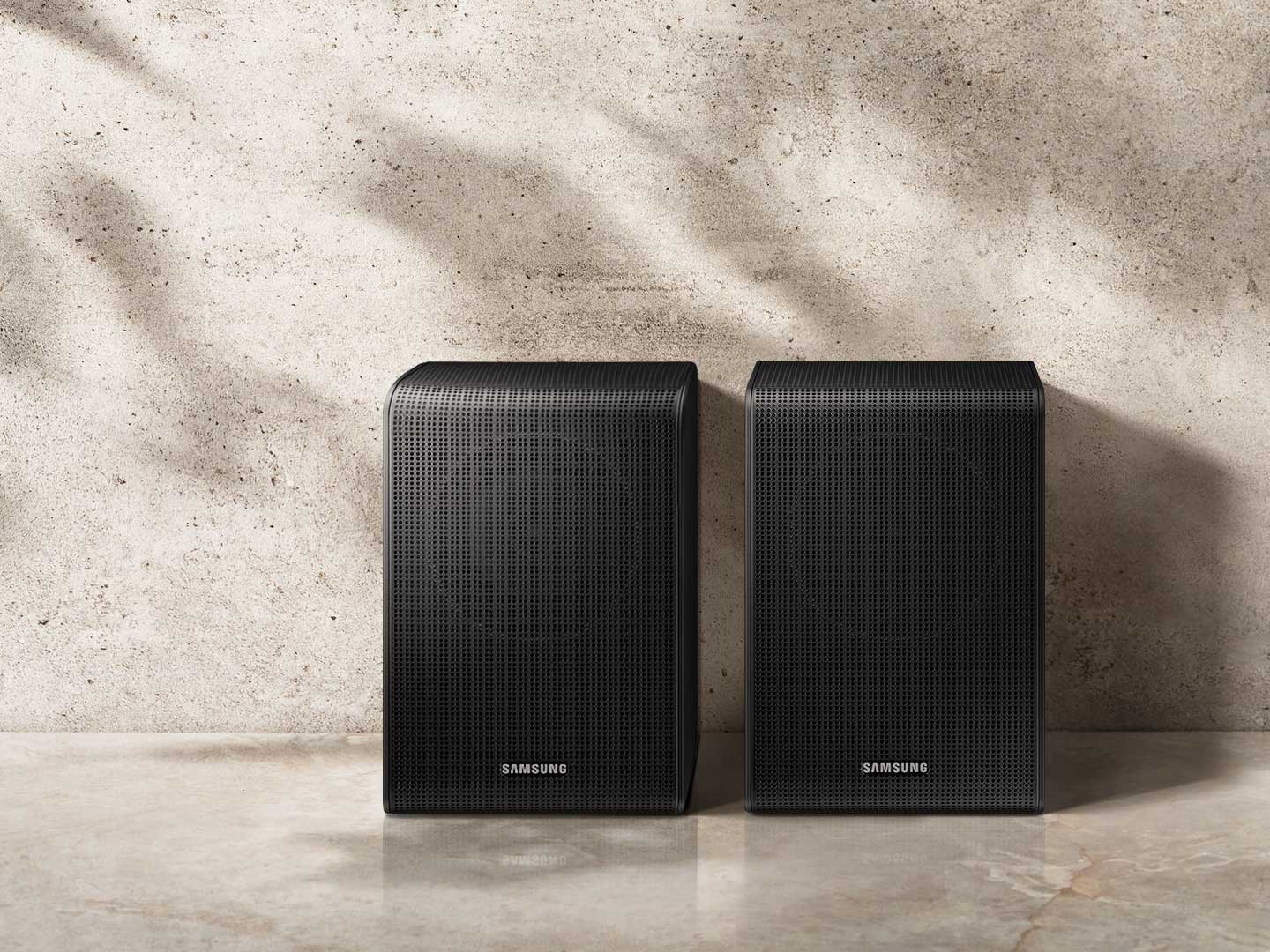 I kit di SWA-9200S sono posizionati uno accanto all'altro.