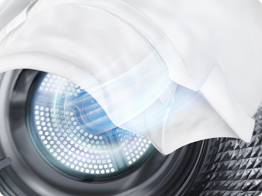 Inside the drum, air winds are causing the shirts to float. The shirt is wrinkled before the Wrinkle Prevent function, but after the function, the neat shirt can be checked without wrinkles.