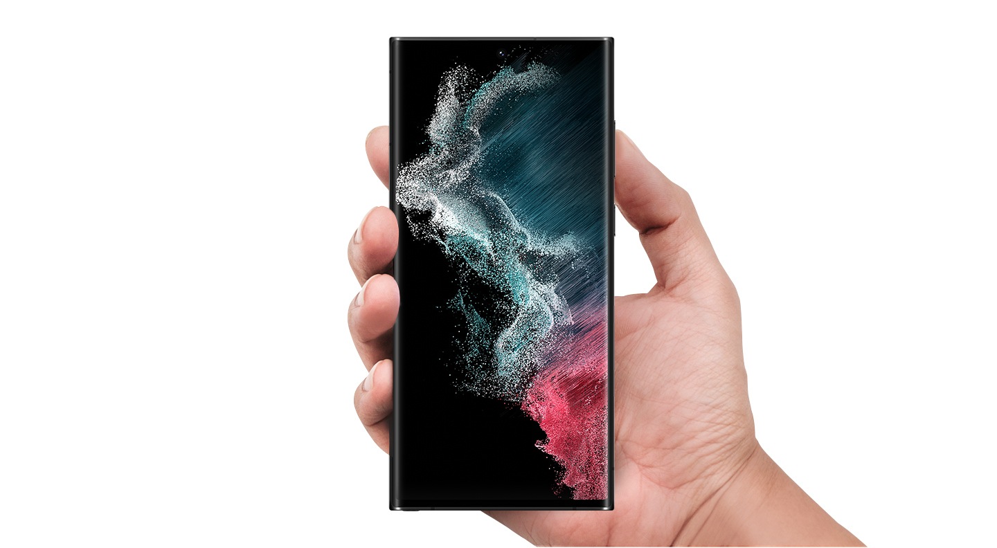 Una mano tiene il telefono Galaxy S22