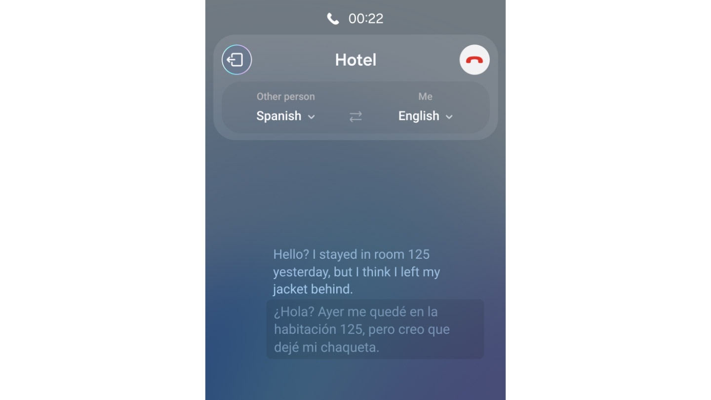 Una telefonata tradotta in tempo reale. Il dialogo è visualizzato sullo schermo come conversazione scritta in doppia lingua.