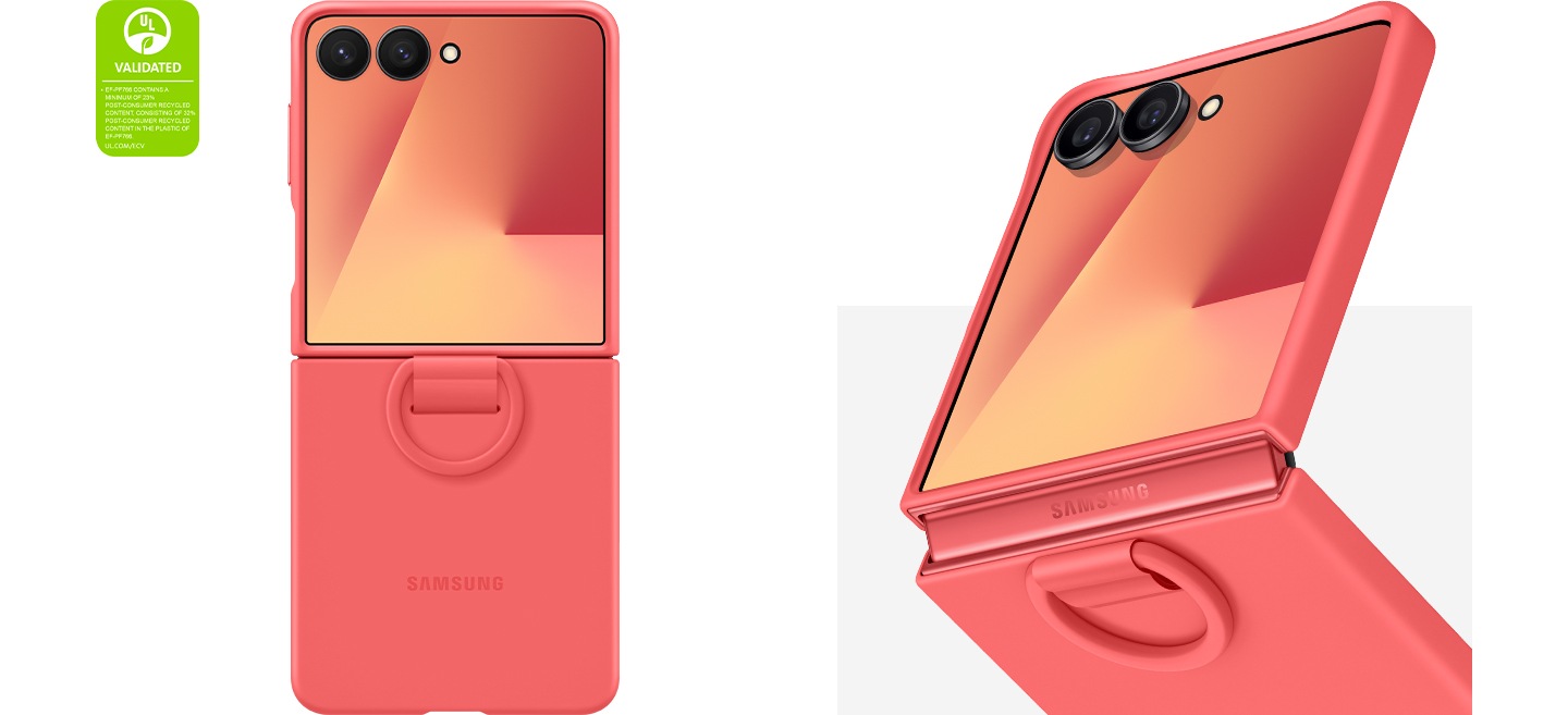 Galaxy Z Flip7 в разложенном виде на переднем плане в силиконовом чехле Galaxy Z Flip7 Ring Case (Silicone) красного цвета. Крупным планом под углом изображен Galaxy Z Flip7 в режиме Flex Mode в таком же силиконовом чехле Ring Case (Silicone). Изображение увеличено, чтобы подчеркнуть тонкий чехол и дополнительную защиту камеры, а также кольцо для удобной переноски рядом с петлей. Написан текст: «ЧЕХОЛ EF-PF766, СООТВЕТСТВУЮЩИЙ СТАНДАРТУ UL, СОДЕРЖИТ НЕ МЕНЕЕ 23 % ПЕРЕРАБОТАННЫХ МАТЕРИАЛОВ, ВКЛЮЧАЯ 32 % ПЕРЕРАБОТАННЫХ МАТЕРИАЛОВ В ПЛАСТМАССОВОЙ ЧАСТИ ЧЕХЛА EF-PF766. UL.COM/ECV»