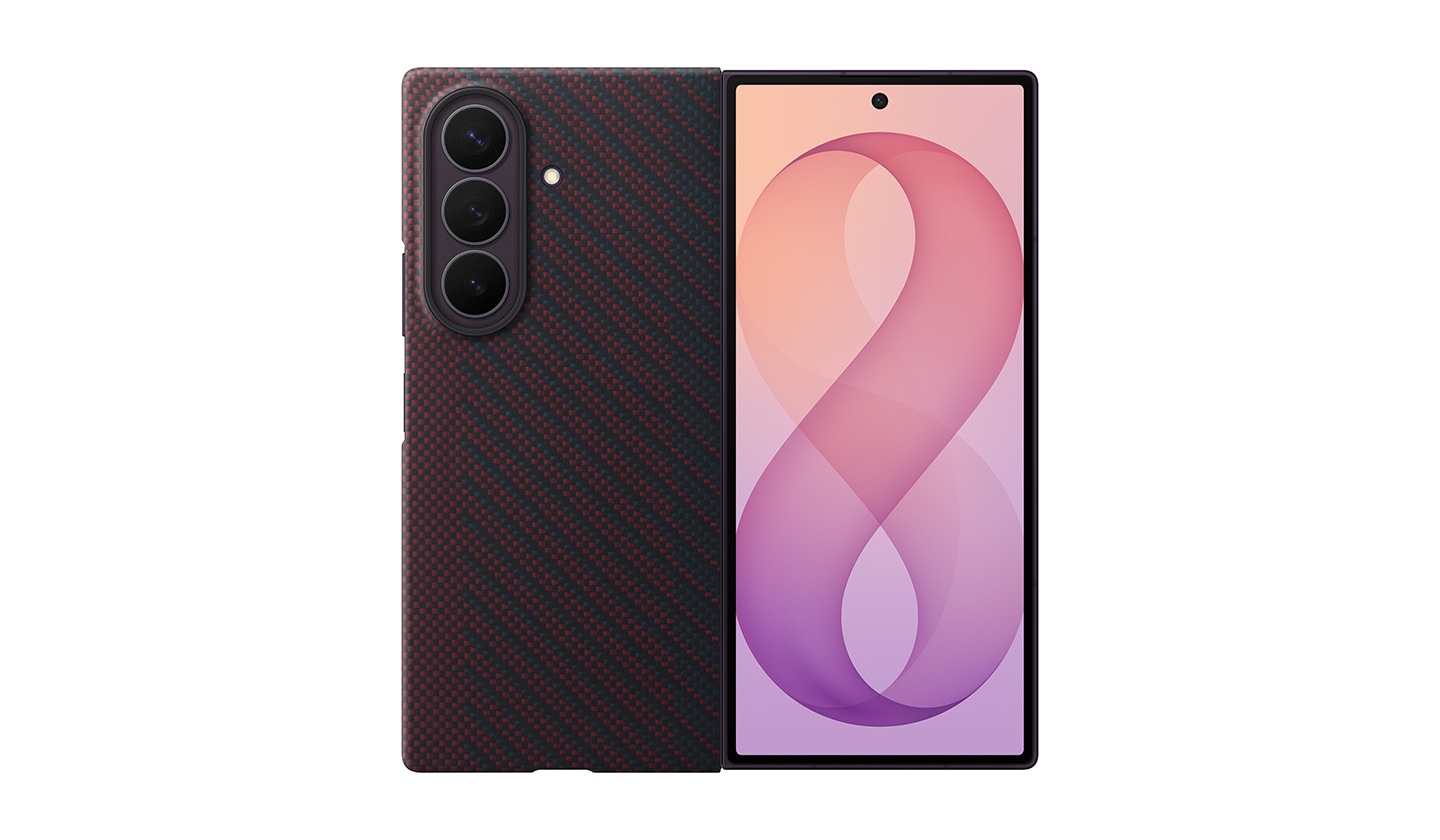 Galaxy Z Fold8 Ultra лавандового цвета в карбоновом чехле с магнитным креплением тёмно-бордового цвета показан с тыльной стороны в раскрытом виде.