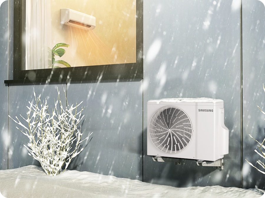 Показывает наружный блок кондиционера на внешней стороне здания, когда он показан. Через окно вы можете видеть настенный кондиционер, обогревающий помещение.