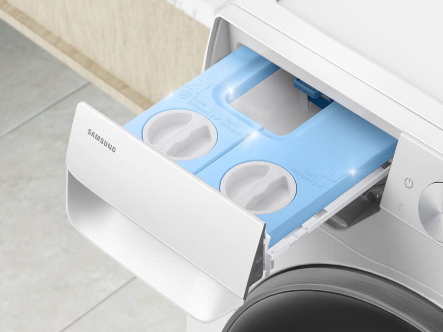 The Stay clean drawer opens. Light glitter and reveals a clean inside view.