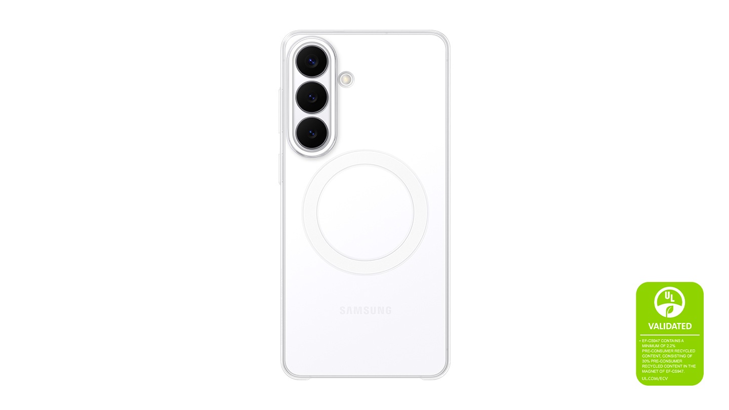 В кадре смартфон Galaxy S26+ белого цвета, развернутый задней панелью, в элегантном прозрачном магнитном чехле Clear Magnet Case. Демонстрируется маркировка экологической сертификации UL с текстом: &laquo;ПРОШЛО СЕРТИФИКАЦИЮ UL. ЧЕХОЛ EF-CS947 СОДЕРЖИТ НЕ МЕНЕЕ 2,2% ПЕРЕРАБОТАННЫХ МАТЕРИАЛОВ, ВКЛЮЧАЯ 30% ПЕРЕРАБОТАННЫХ МАТЕРИАЛОВ В МАГНИТЕ ЧЕХЛА EF-CS947. UL.COM/ECV&raquo;.