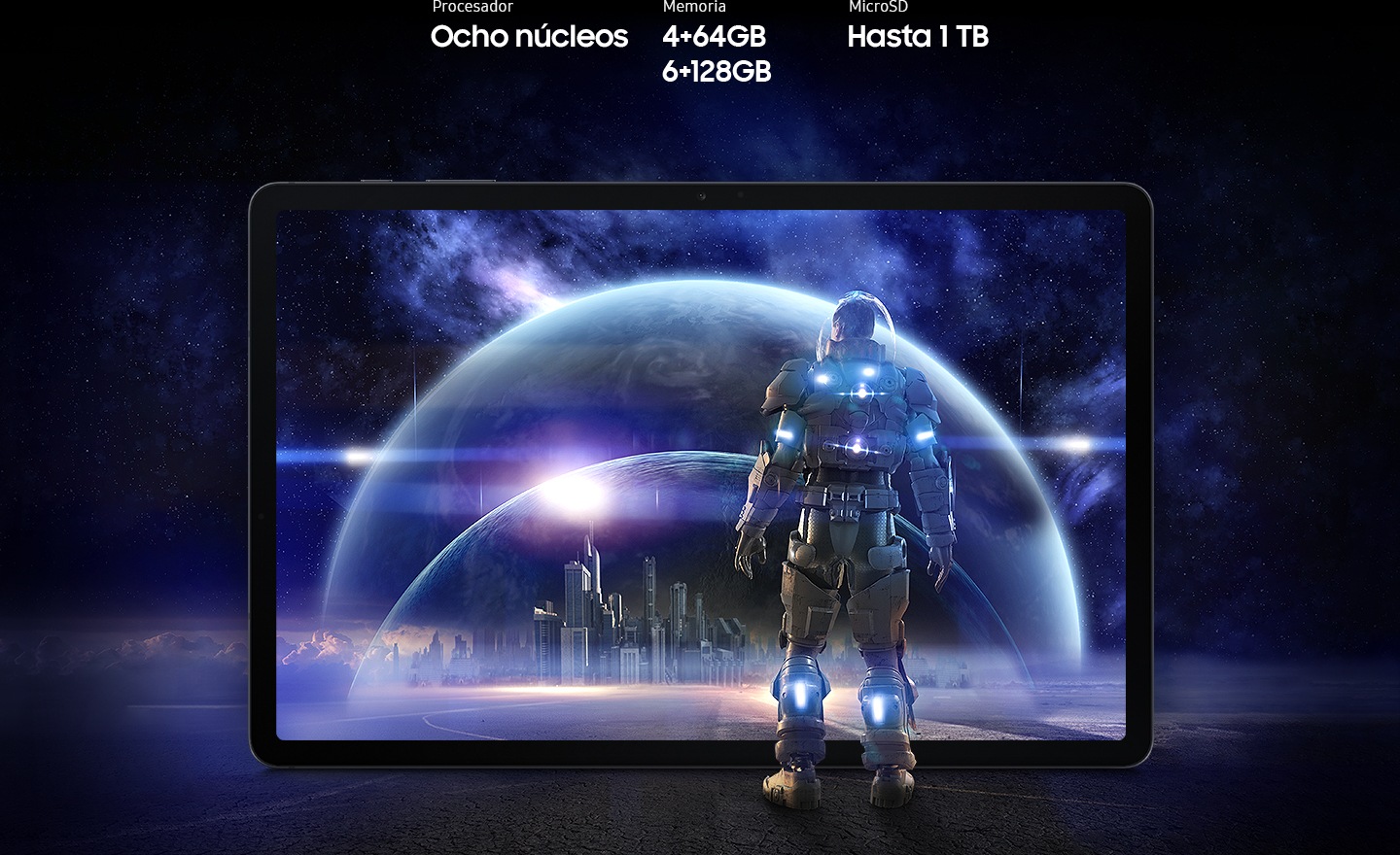 Una Galaxy Tab S7 FE vista desde el frente con una escena futurista de un juego en la pantalla. Una persona con un traje espacial parada frente a la pantalla mira la escena de las burbujas de vidrio que rodean un paisaje urbano. El texto dice “Procesador Octa-Core, memoria de 4 más 64 GB, de 6 más 128 GB, microSD de hasta 1 TB”.