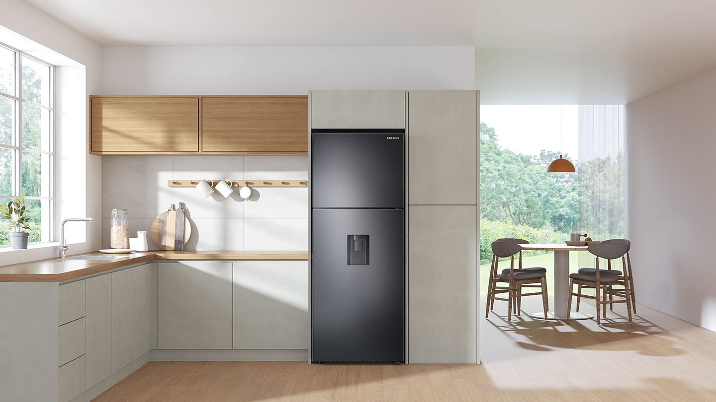 The seamlessly designed refrigerator fits into the interior ideally.