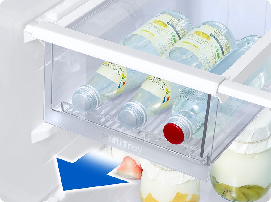 La bandeja múltiple le permite al usuario utilizar el espacio del refrigerador de manera más eficiente. La bandeja cabe justo debajo de cada estante para almacenar artículos pequeños como botellas.
