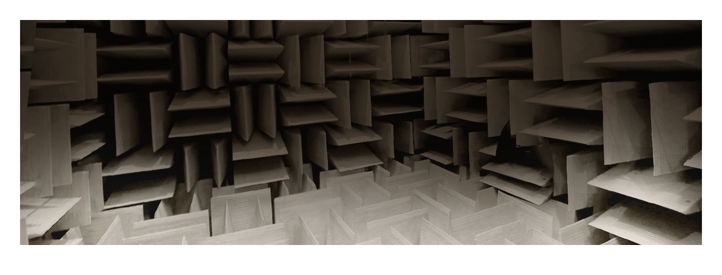 Un primer plano de una cámara anecoica utilizada para probar barras de sonido.