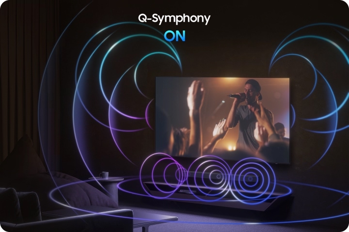 Televisor y barra de sonido reproduciendo juntos con Q-Symphony