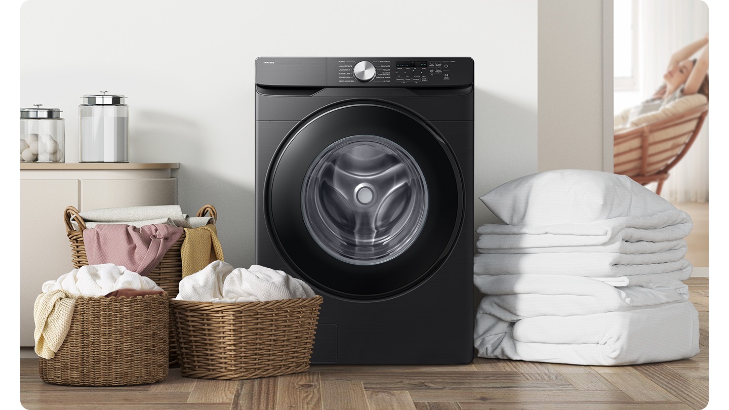 The washing machine has a large capacity and can wash a large number of clothes, large comforters, and pillows.