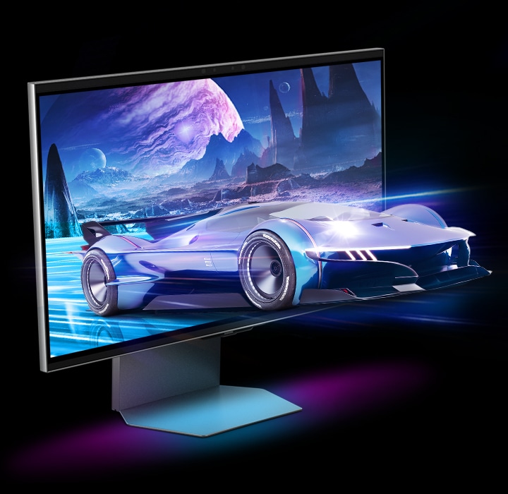 Monitor con iluminación trasera proyectada sobre el escritorio