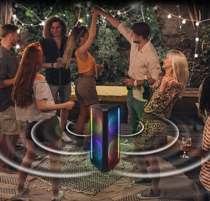 7 people are at an outdoor area having a party with a Sound Tower in the middle, which is sending out sound bi-directionally.