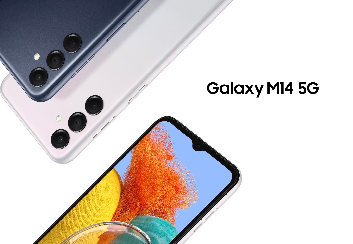 Trois appareils Galaxy M14 5G montrent l'arrière des appareils bleu foncé et argent ainsi que l'avant, montrant une photo colorée à l'écran.
