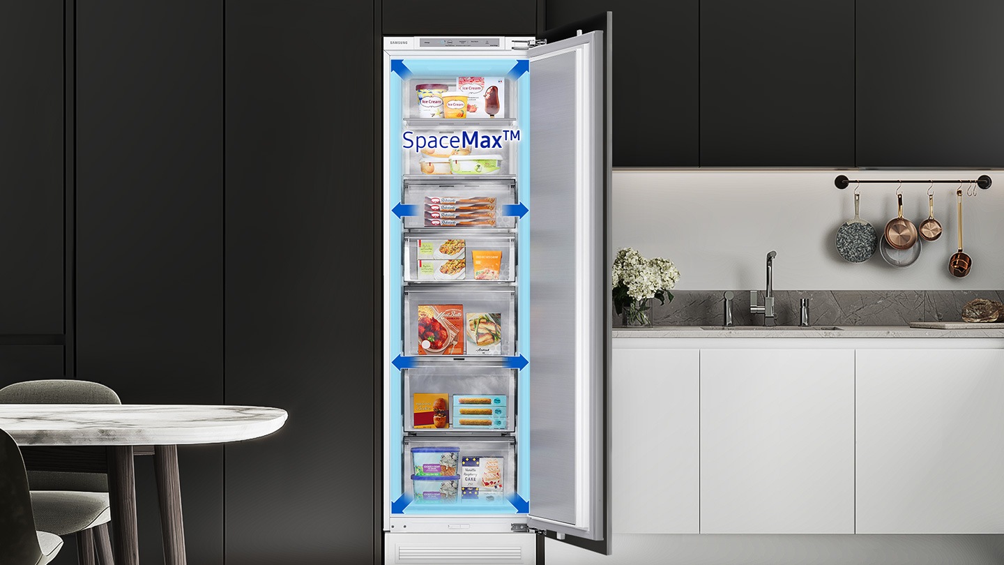 The door of the BRR6000B is open. SpaceMax™ from inside to outside of the product is indicated by an arrow.