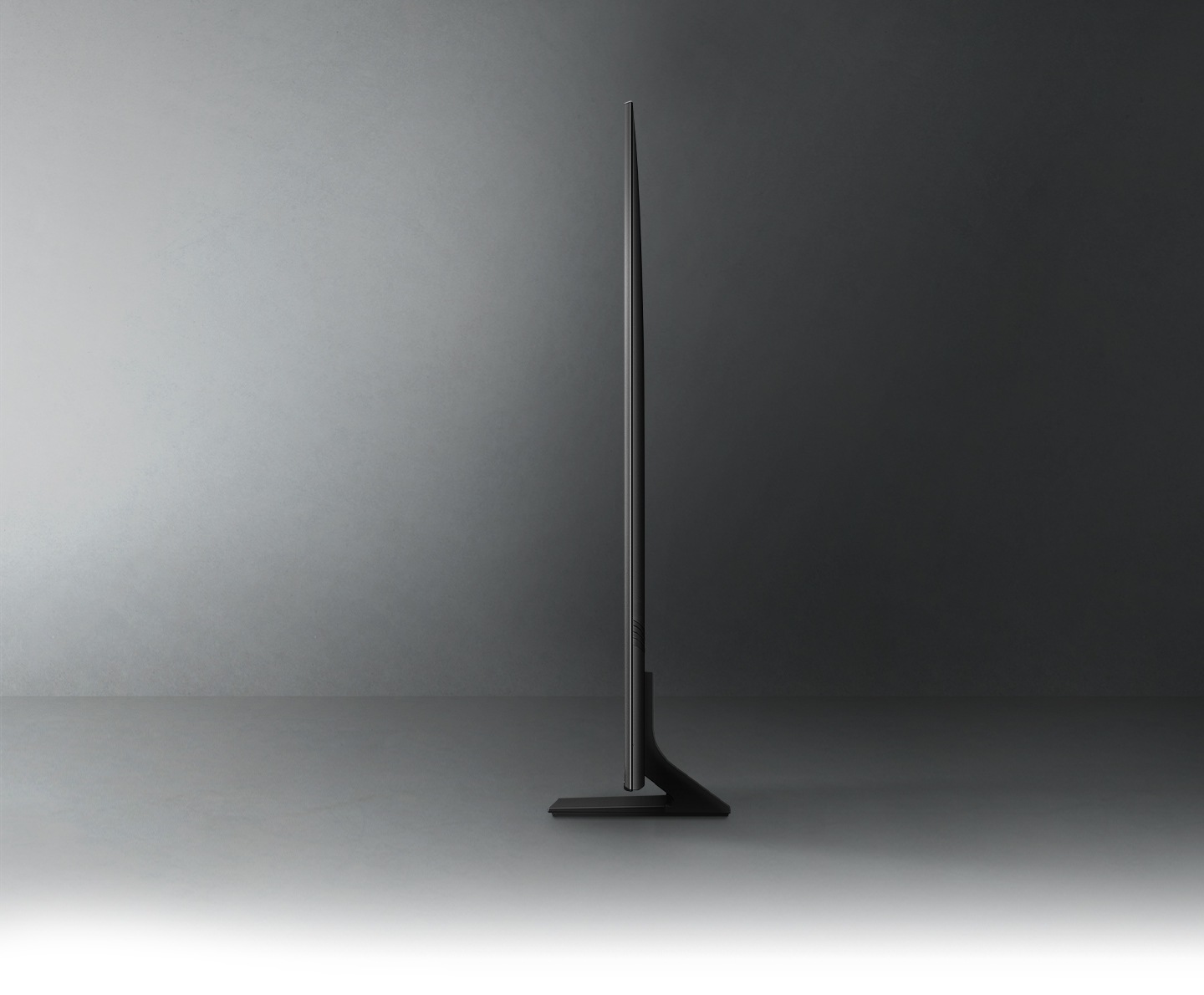 La vista di profilo di QLED TV mostra il design ultra sottile di QLED TV AirSlim.