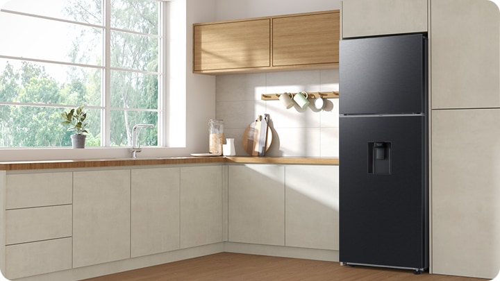 The elegant exterior of the refrigerator gives a clean look to the modern kitchen, with a flat finish.