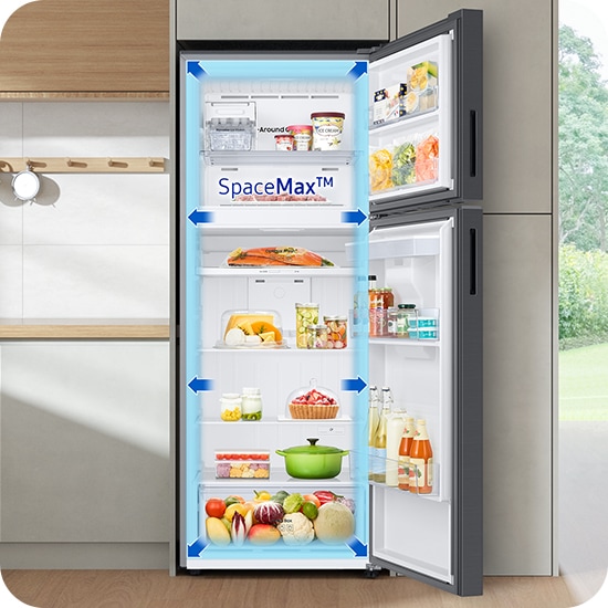 The refrigerator door is open. SpaceMax™ from the inside to the outside of the product is indicated by an arrow.