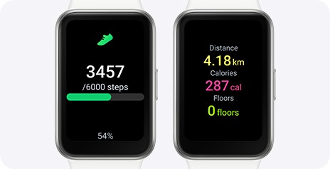 Se muestran dos Galaxy Fit3 con la función de seguimiento de pasos abierta, una con el número de pasos dados y la otra con la distancia, las calorías y los pisos.