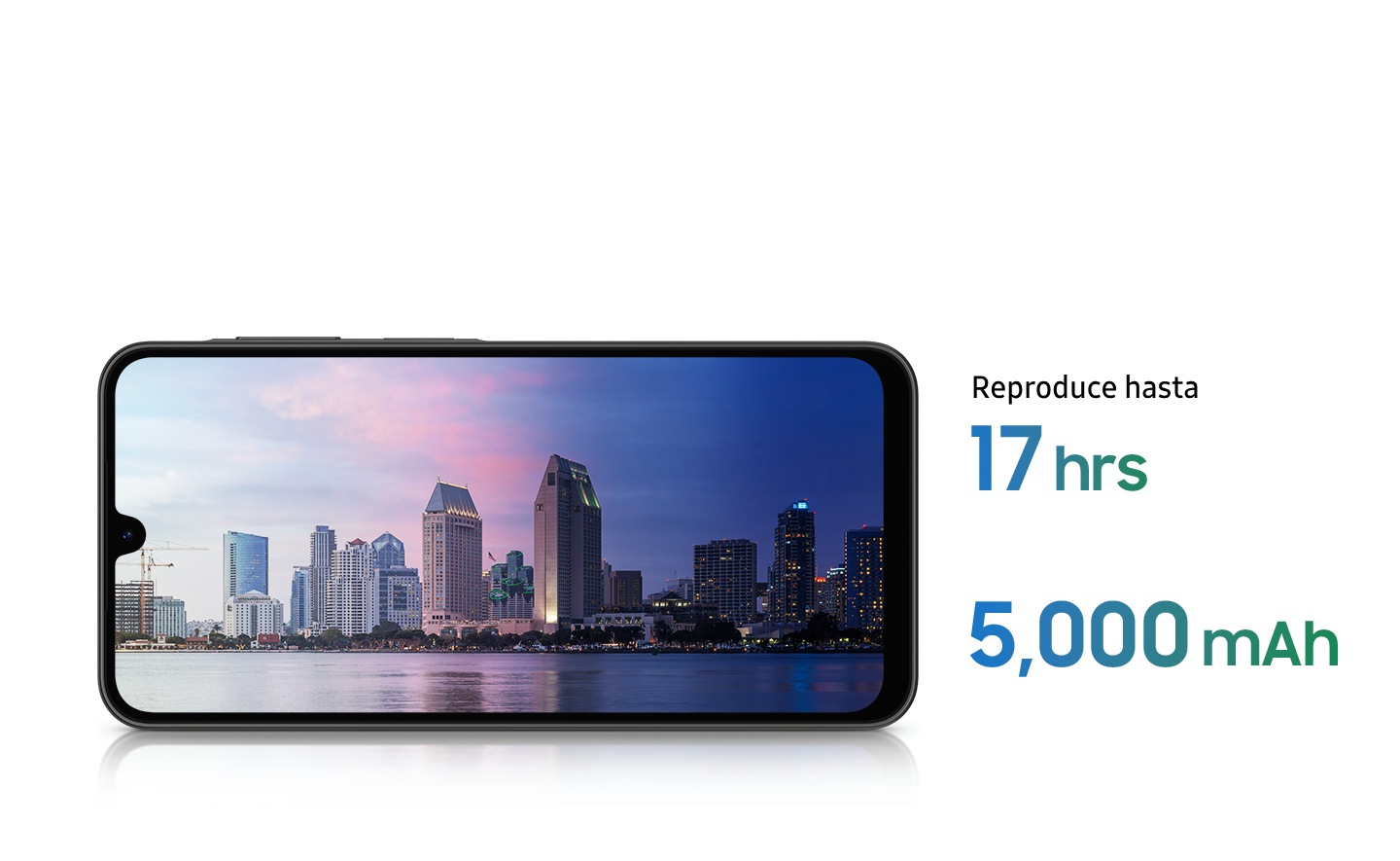 Un dispositivo Galaxy A26 5G muestra un paisaje urbano junto al río, con la mitad izquierda de día y la derecha de noche. Cerca se encuentran los textos "Watch hasta 17 horas y 5000 mAh".