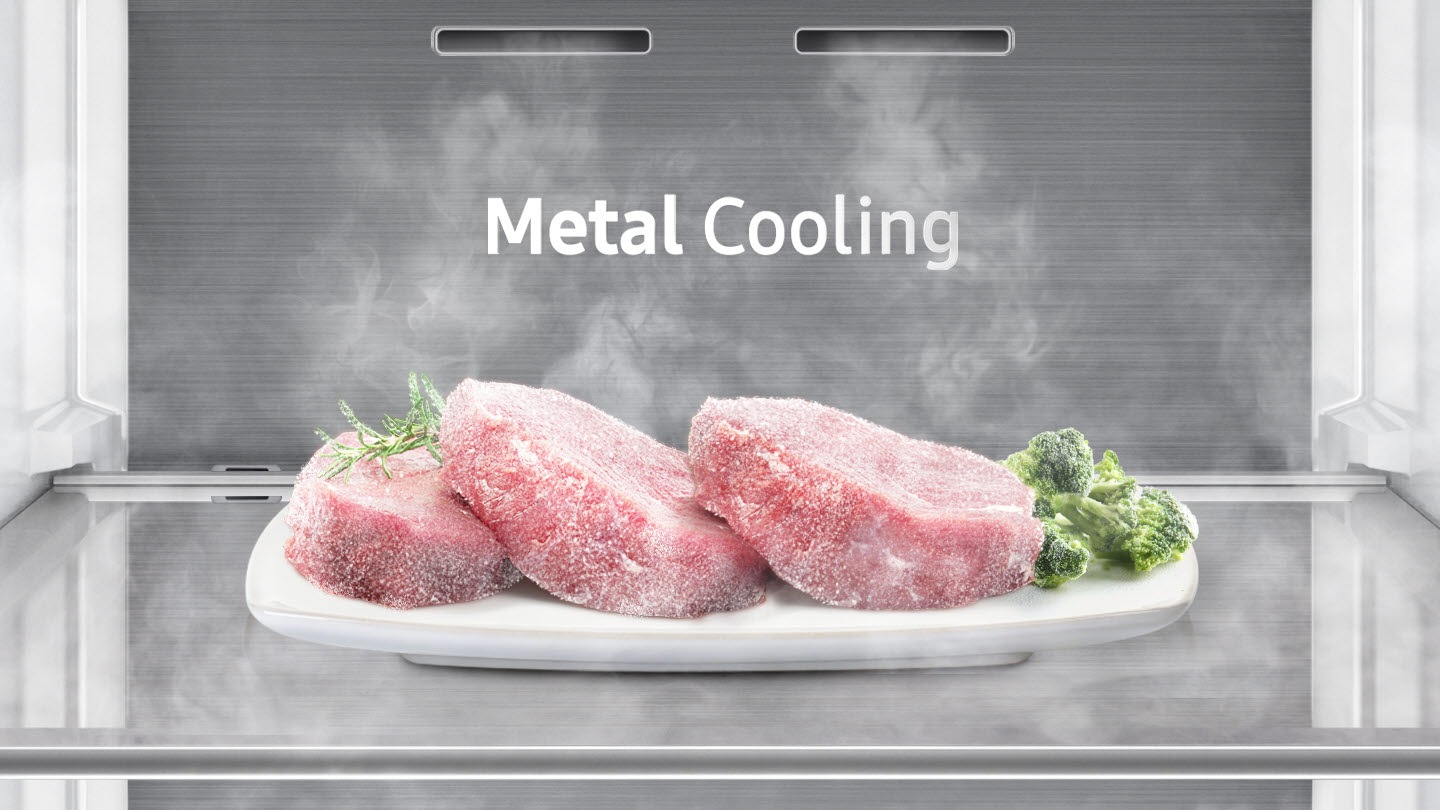 The advantages of Metal Cooling are shown through the uniformly frozen meat inside the Bespoke RR7000M.