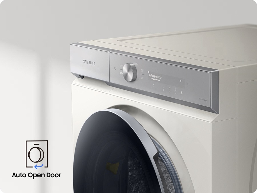 A white Bespoke Grande AI washer is placed diagonally with the text AI Wash on its display. On the bottom left, there is a washer  icon the text End of Course. As the text on display changes to Auto Open Door, the door opens slightly and steam comes out.